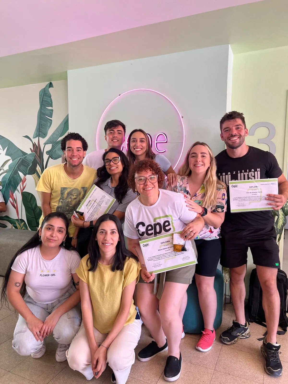 Alunos estudando no CEPE Idiomas